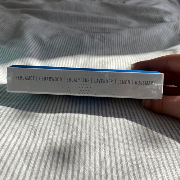 Sharper Image portable misting diffuser & Premium Essential Oils - Picture 9 of 12